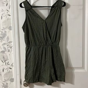 ⭐️FINAL PRICE⭐️Universal Thread Romper